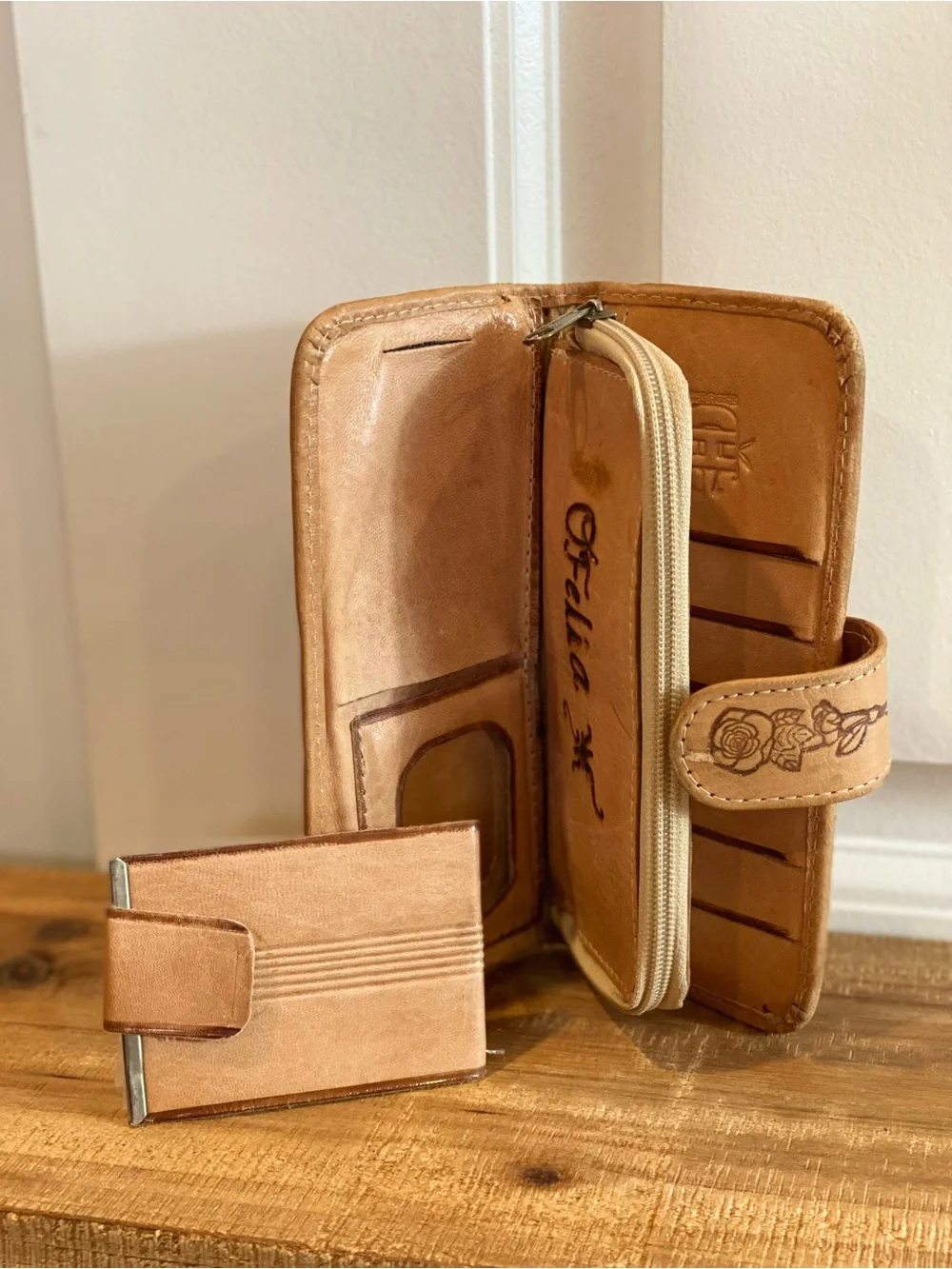 Vintage Hand-Tooled Floral Leather Wallet - Tan